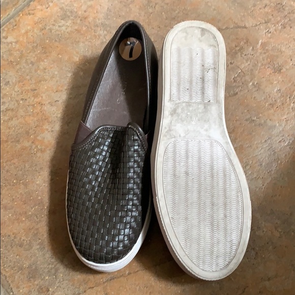 J/Slides size 7 women’s barley used like new. - Picture 2 of 2